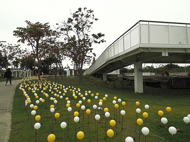屏東市 屏東縣民公園|崇蘭新村(成功區)|勝利新村 之 屏東燈會展區 — 全臺首座工業遺構公園與最大面積日式宿舍群中的燈會