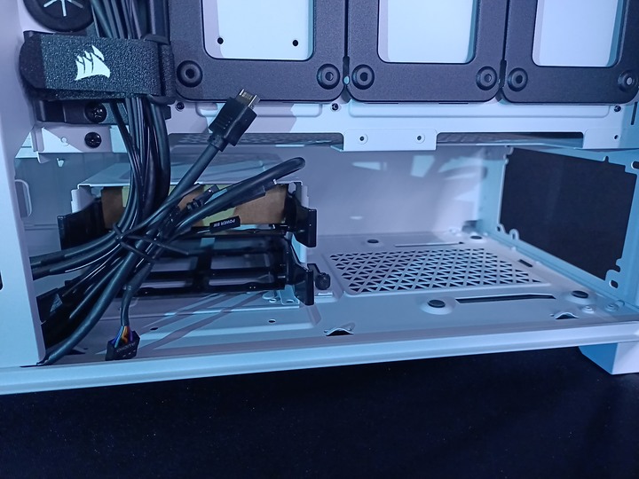 純白紳士 Corsair海盜船 iCUE 5000X RGB QL Edition 開箱評測