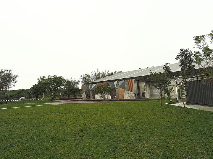 屏東市 屏東縣民公園|崇蘭新村(成功區)|勝利新村 之 屏東燈會展區 — 全臺首座工業遺構公園與最大面積日式宿舍群中的燈會