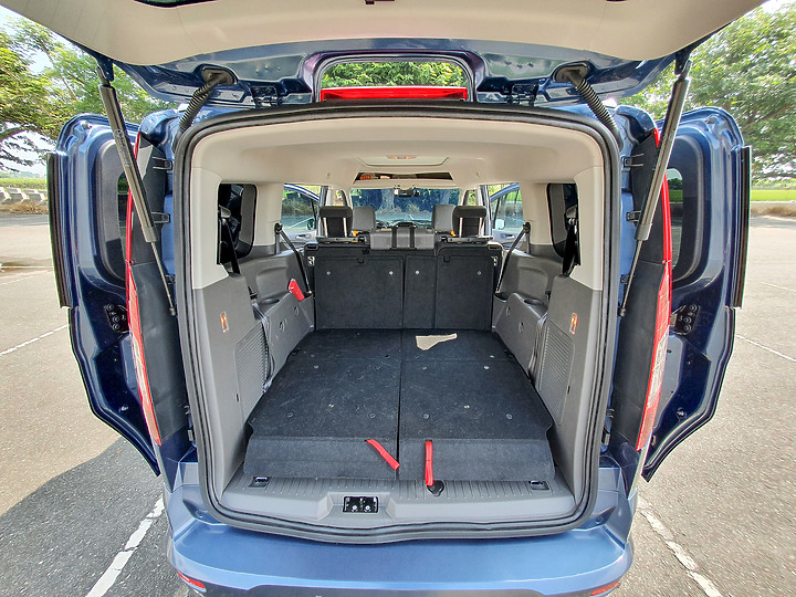 點我看大圖 Ford Tourneo Connect 使用心得