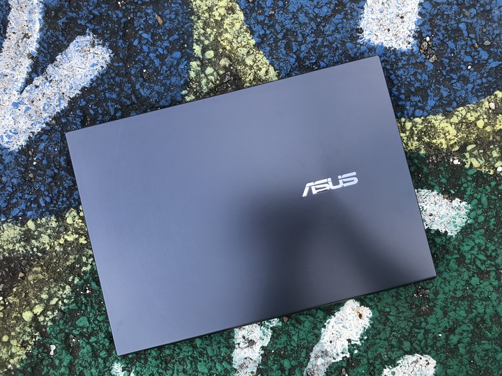 ZenBook UX5400 滿足頂級的視覺饗宴