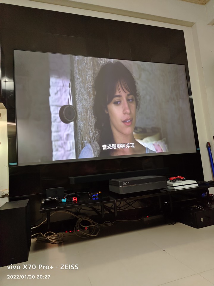 (開箱)價格三級跳，享受多五倍，長虹雷射激光電視D7U