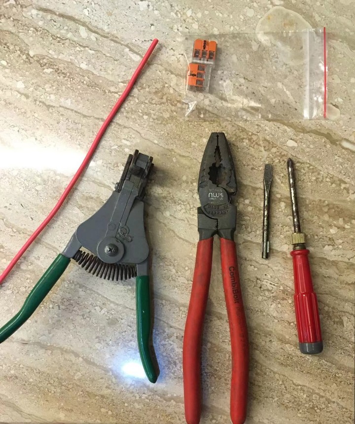 想把家裡插座改成USB,一看傻眼,不會接......求大神幫忙(已解決)