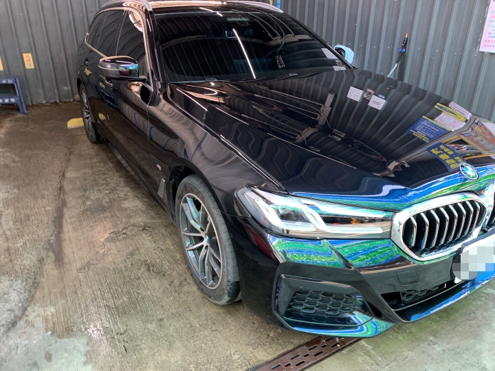 遲來的開箱 G31 520i Touring