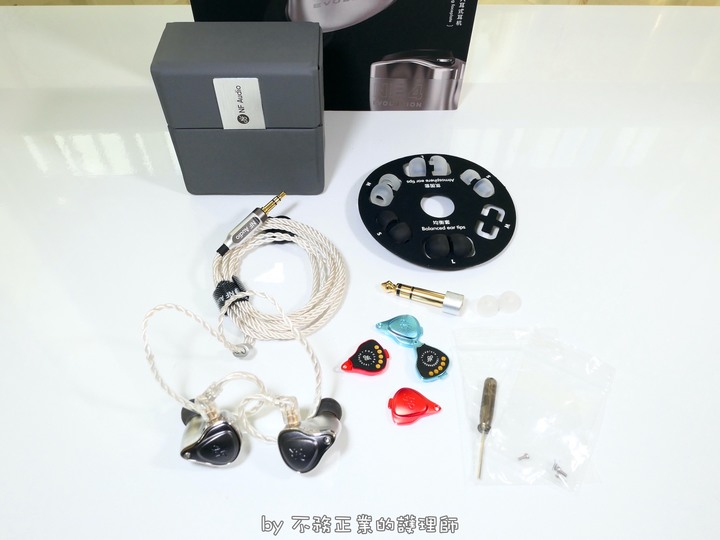 [不務正業護理師開箱]NF Audio NE4 入耳式耳機～全新進化,四顆動鐵單體三種分頻面板,讓您遨遊音樂國度～