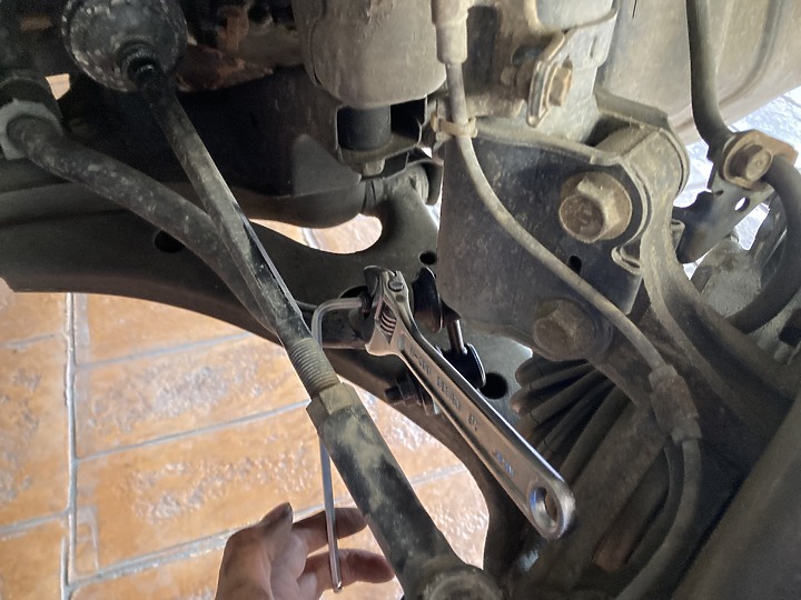 教學文：第一代RAV4 前防傾桿拉桿更換