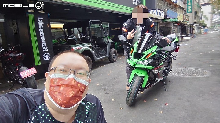 點我看大圖 【新車開箱】 2022年式 ZX6R 生日當天浮誇開箱~ (文多圖多廢話也很多XD)