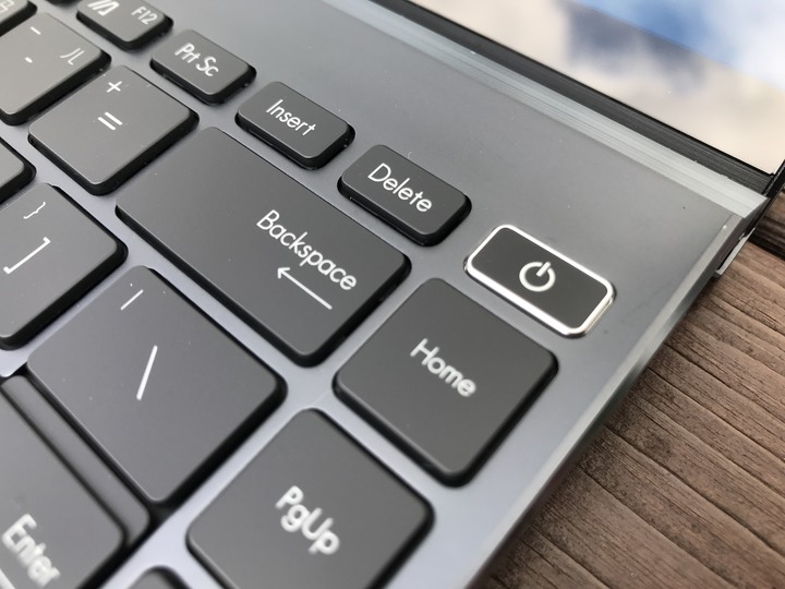 ZenBook UX5400 滿足頂級的視覺饗宴