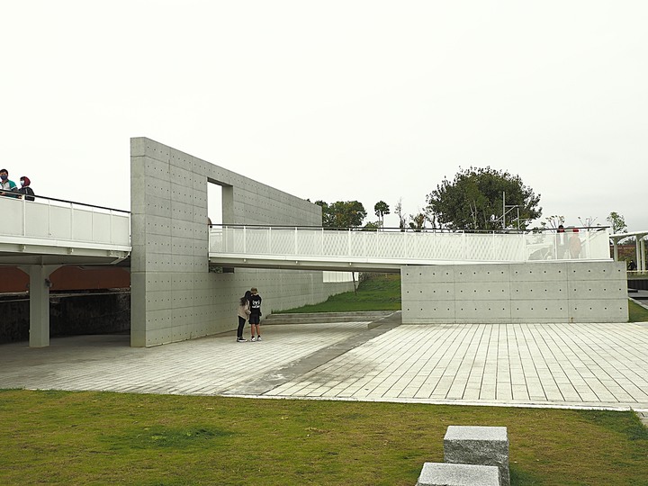 屏東市 屏東縣民公園|崇蘭新村(成功區)|勝利新村 之 屏東燈會展區 — 全臺首座工業遺構公園與最大面積日式宿舍群中的燈會