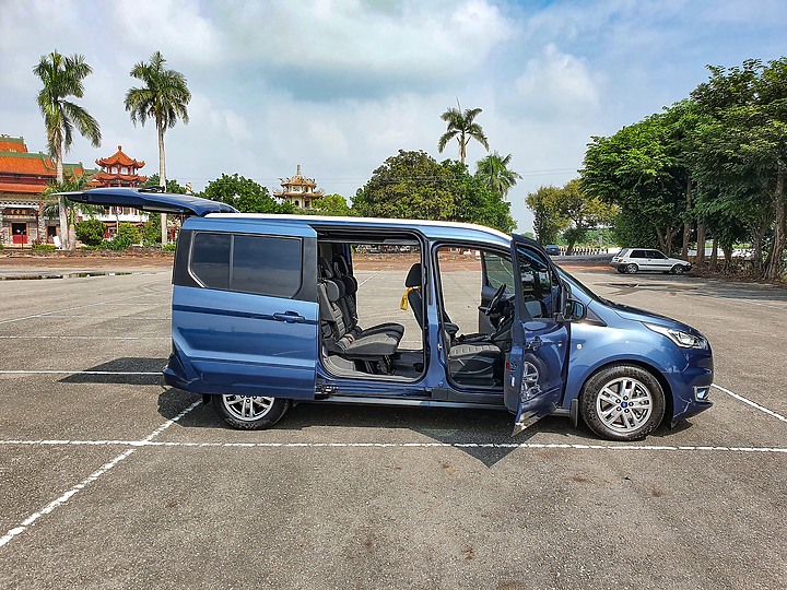 點我看大圖 Ford Tourneo Connect 使用心得