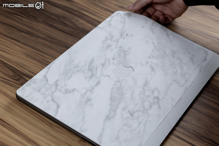 MacBook 需要包膜嗎？自己 DIY 貼膜紀錄、常見問題分享
