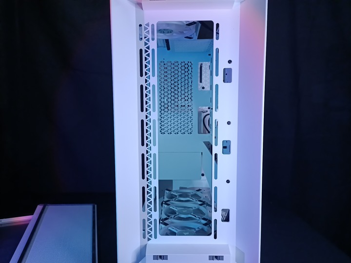 純白紳士 Corsair海盜船 iCUE 5000X RGB QL Edition 開箱評測
