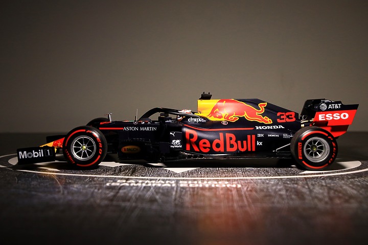 《 MINICHAMPS 1:18 Red Bull RB15 F1賽車模型 》賽道靈魂，飆速求生
