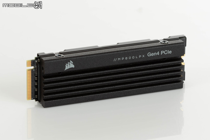CORSAIR MP600 PRO LPX SSD 開箱測試 以優異散熱設計維持高速存取性能