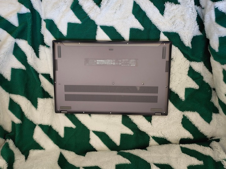 過年添新機-swiftX16吋新開箱