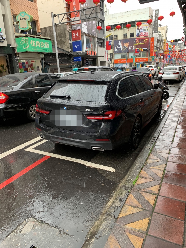 遲來的開箱 G31 520i Touring