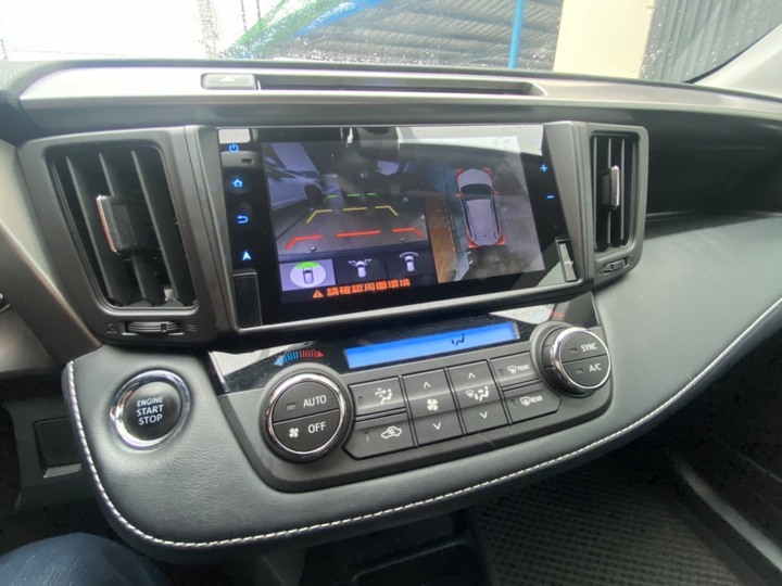 請問RAV4 2017年款 是哪種原廠車機可以更新安裝apple carplay?