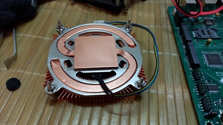 占美迷你主機 土炮CPU上蓋 換散熱器操作抉擇