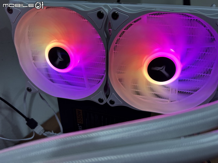 魔幻炫目鏡面 T-FORCE SIREN GD240E ARGB AIO 開箱