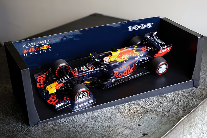 《 MINICHAMPS 1:18 Red Bull RB15 F1賽車模型 》賽道靈魂，飆速求生