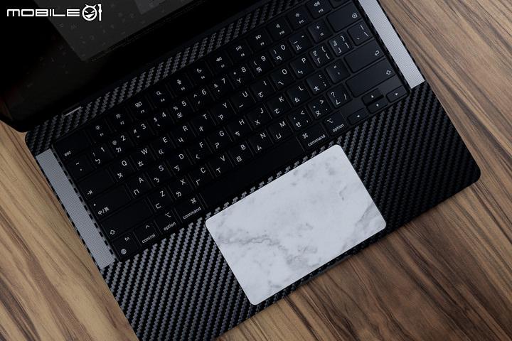 MacBook 需要包膜嗎？自己 DIY 貼膜紀錄、常見問題分享