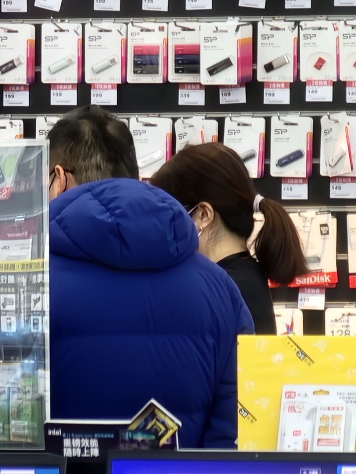 三星S22U評測：百倍變焦和108MP没有想像中強，整體拍照表現實測不如小米10至尊版。