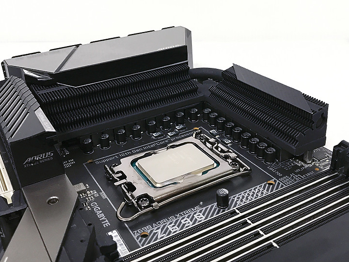 點我看大圖 GIGABYTE Z690 AORUS XTREME旗艦級極致主機板,開箱分享!