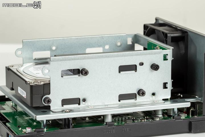 ASUSTOR DRIVESTOR 2 AS1102T NAS 開箱 在平實價格內提供 2.5 Gbps 連網備份選擇