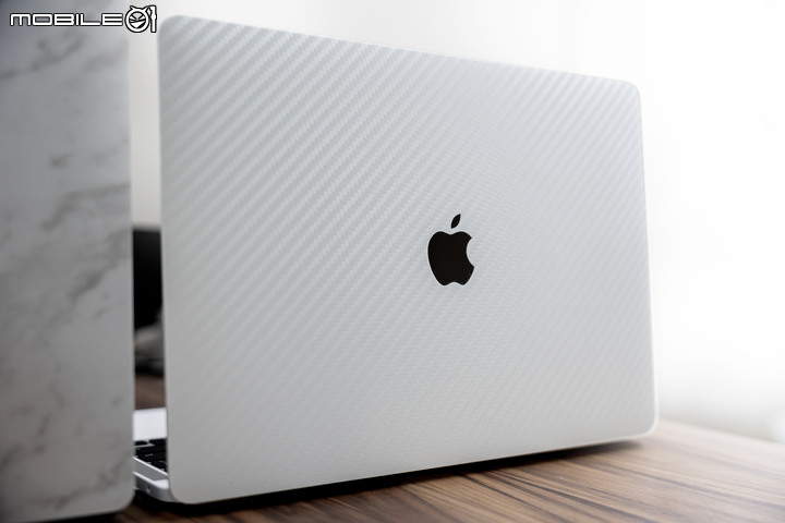MacBook 需要包膜嗎？自己 DIY 貼膜紀錄、常見問題分享