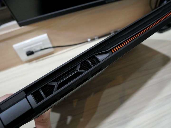 頂級配備電競筆電 AORUS 17 XE4 測試分享
