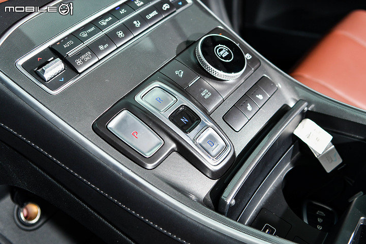 七人座SUV頂上對決 │ VW Tiguan Allspace x Hyundai Santa Fe x Kia Sorento x Peugeot 5008
