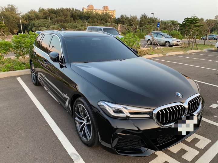 遲來的開箱 G31 520i Touring