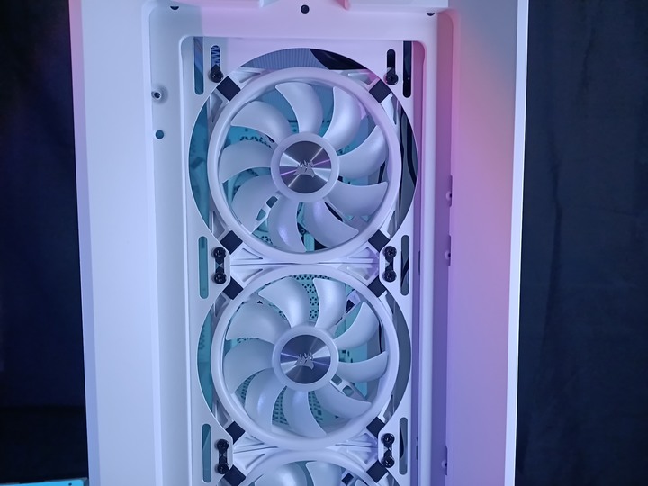 純白紳士 Corsair海盜船 iCUE 5000X RGB QL Edition 開箱評測