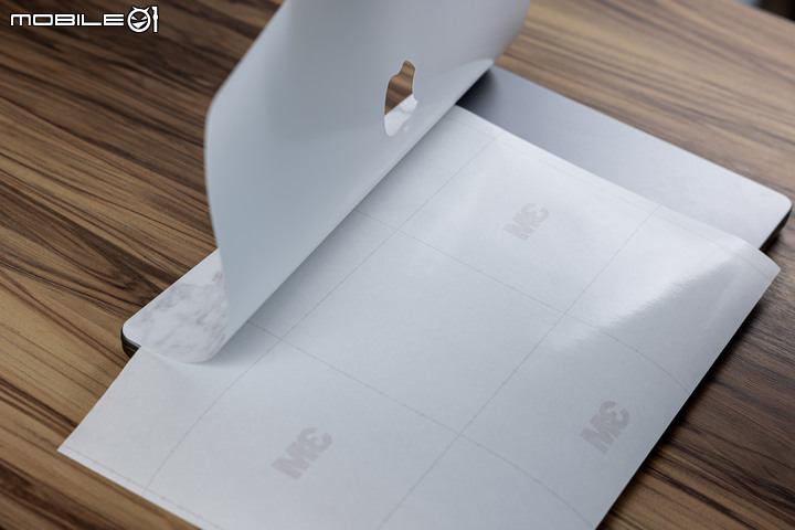 MacBook 需要包膜嗎？自己 DIY 貼膜紀錄、常見問題分享