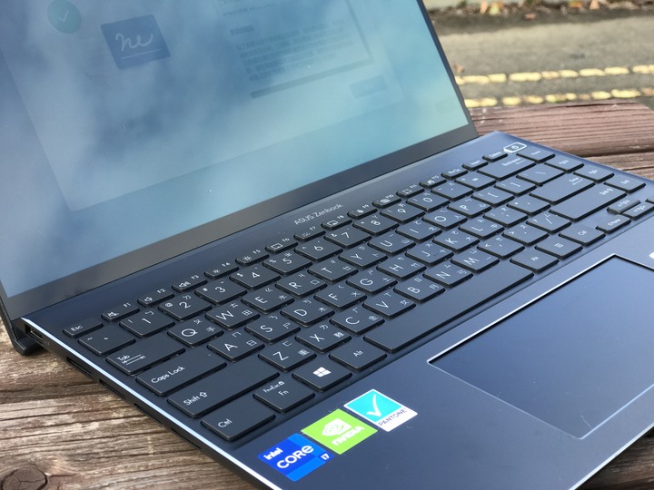 ZenBook UX5400 滿足頂級的視覺饗宴