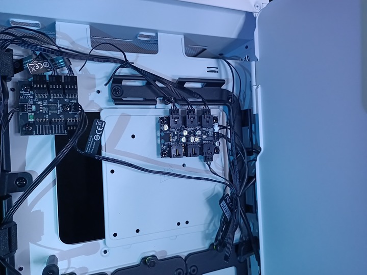 純白紳士 Corsair海盜船 iCUE 5000X RGB QL Edition 開箱評測