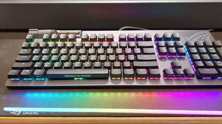 點我看大圖 (簡單開箱)ROG Flare ii Animate 8k輪詢鍵盤