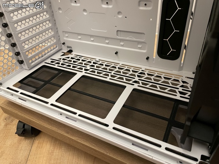 Fractal Design Torrent Compact 緊湊型ATX機殼 開箱+測試