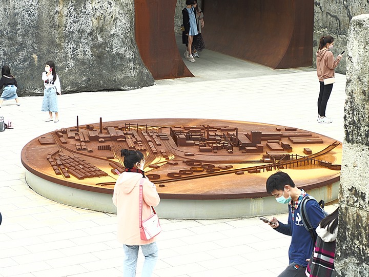 屏東市 屏東縣民公園|崇蘭新村(成功區)|勝利新村 之 屏東燈會展區 — 全臺首座工業遺構公園與最大面積日式宿舍群中的燈會