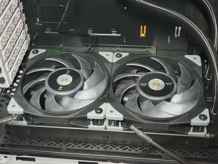 極致安靜信仰風扇,ROG STRIX XF 120 開箱試用