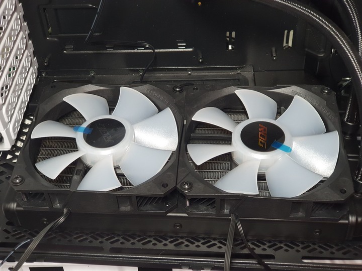 極致安靜信仰風扇,ROG STRIX XF 120 開箱試用
