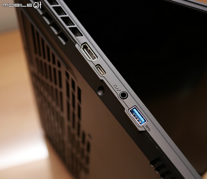 點我看大圖 窄框設計12代 3070Ti 高規搭載AORUS 15 XE4 炫影黑遊戲筆電開箱