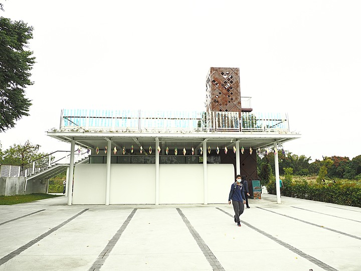 屏東市 屏東縣民公園|崇蘭新村(成功區)|勝利新村 之 屏東燈會展區 — 全臺首座工業遺構公園與最大面積日式宿舍群中的燈會