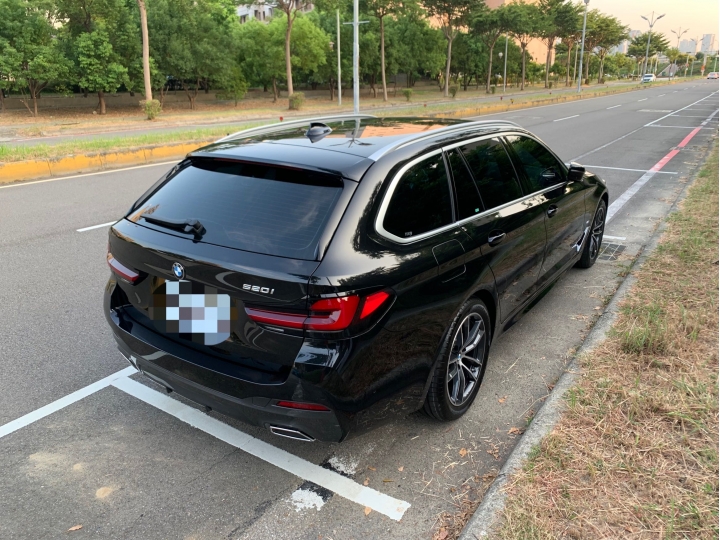 遲來的開箱 G31 520i Touring