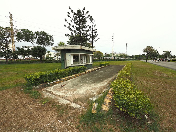 屏東市 屏東縣民公園|崇蘭新村(成功區)|勝利新村 之 屏東燈會展區 — 全臺首座工業遺構公園與最大面積日式宿舍群中的燈會