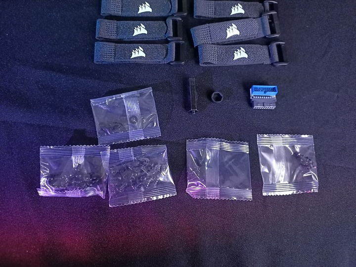純白紳士 Corsair海盜船 iCUE 5000X RGB QL Edition 開箱評測