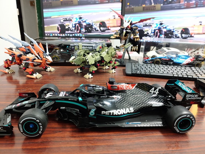 [開箱]RASTAR R/C 1/12  MERCEDES-AMG F1 TEAM W11