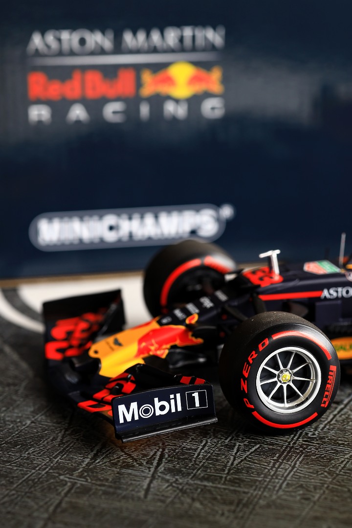 《 MINICHAMPS 1:18 Red Bull RB15 F1賽車模型 》賽道靈魂，飆速求生