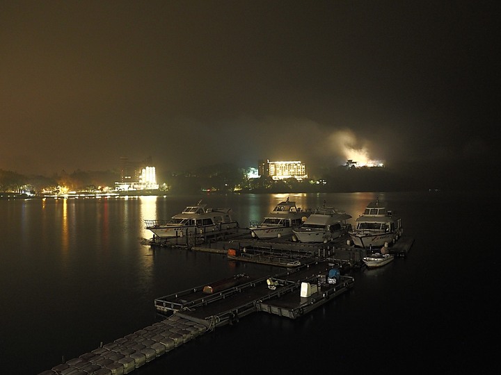 雨中日月潭紀實－朝霧碼頭、水社親水步道、蔣公涼亭、蔣介石碼頭、耶穌堂、梅荷園、向山遊客中心、玄奘寺、伊達邵