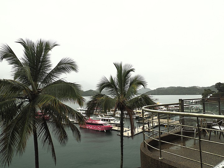 雨中日月潭紀實－朝霧碼頭、水社親水步道、蔣公涼亭、蔣介石碼頭、耶穌堂、梅荷園、向山遊客中心、玄奘寺、伊達邵